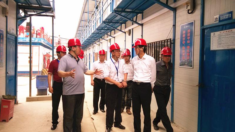 集团公司总裁黄锡阳一行到苏州地铁项目部检查指导(图2) 集团公司总裁黄锡阳一行到苏州地铁项目部检查指导(图2)