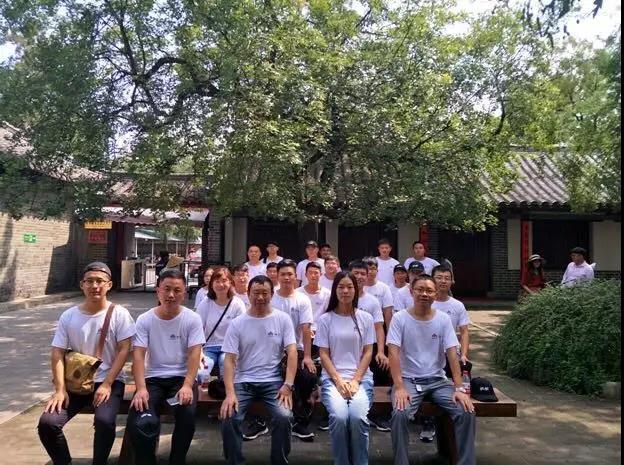 铁军小分队｜祭奠先师，常怀感恩之心(图1)