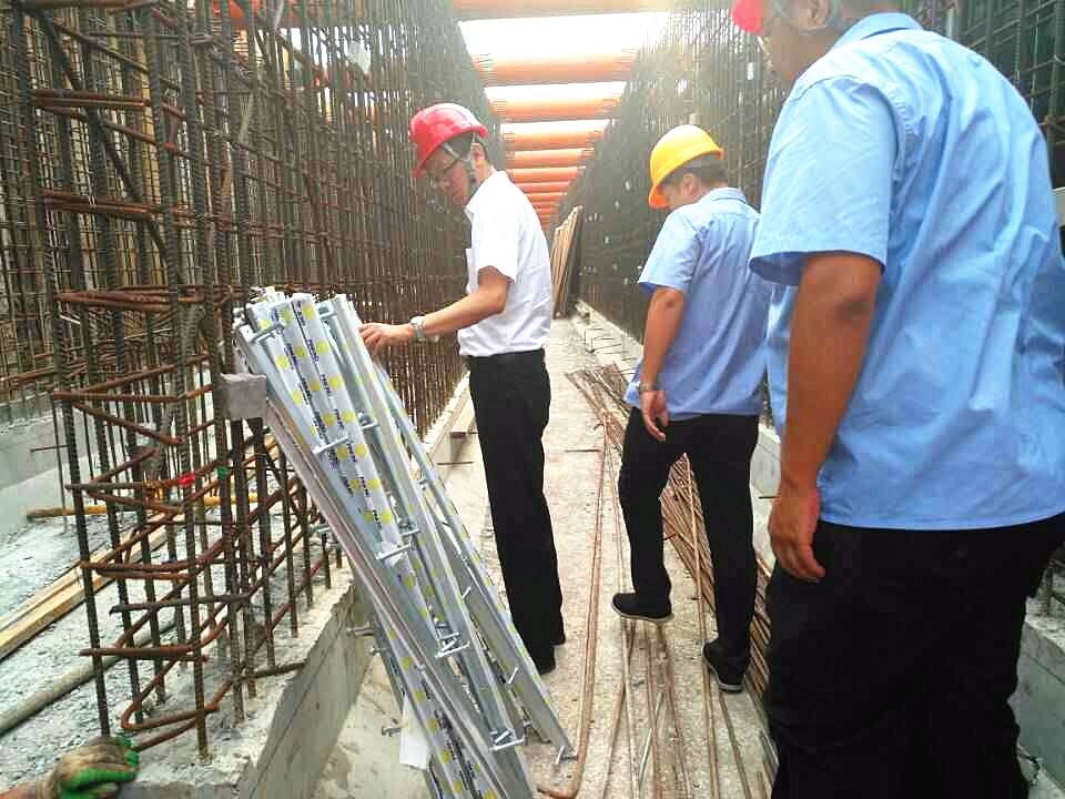 集团公司董事长黄锡阳莅临杭州综合管廊项目部检查指导(图1)