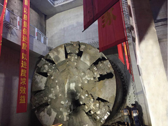 郑州地铁项目黄~农区间左线顺利贯通(图1)