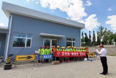 中南土木｜北苑项目部积极开展防汛应急演练(图1)