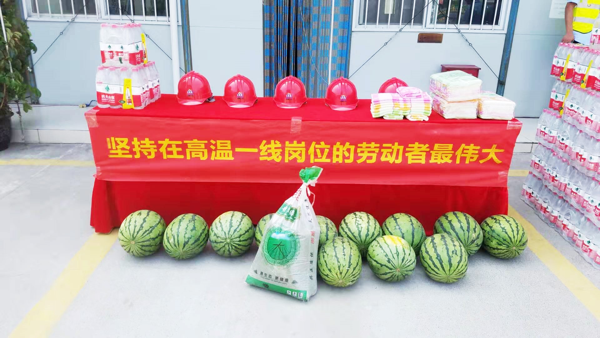 中南土木｜钱塘新区重大办设施建设指挥部局长慰问杭州项目一线工人(图1)