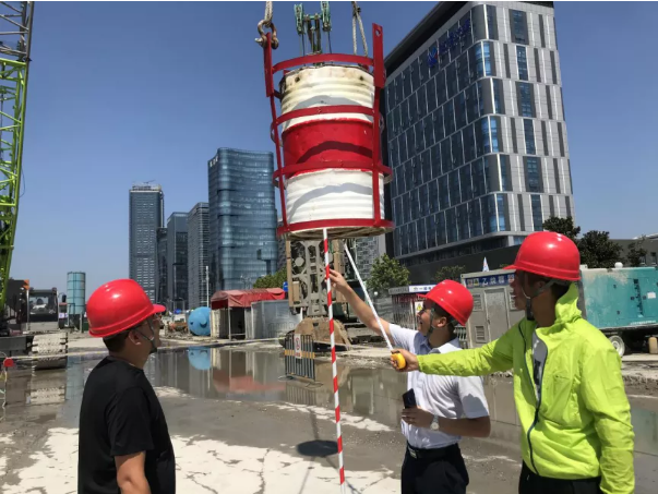 举重若轻——快来围观起重机司机的精彩表演！(图3)