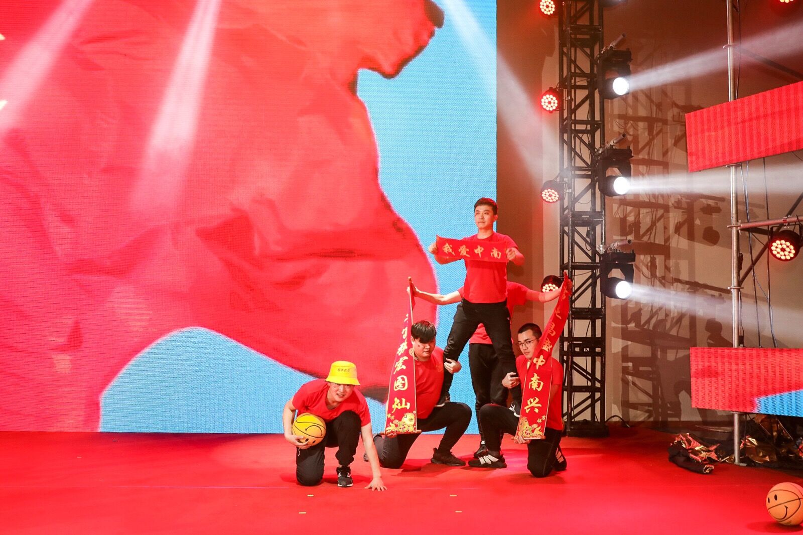 中南集团2018年度表彰暨2019誓师盛典圆满落幕(图20)